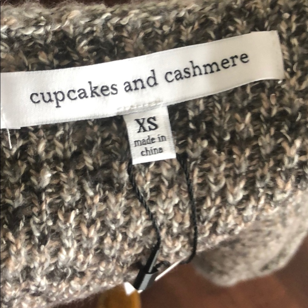 Cupcakes and Cashmere sweater jacket - Picture 3 of 5